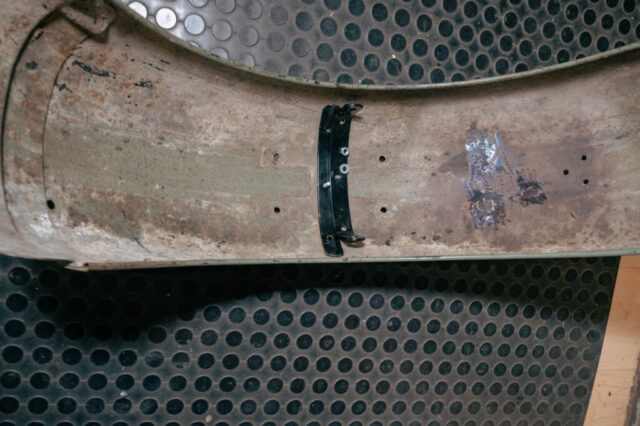 Schirmblech hinten, von unten