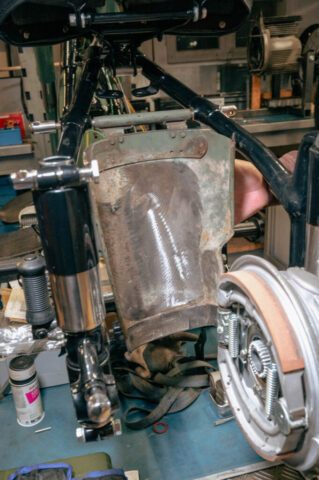 unten muss das Schreubenloch rein, aber wo?