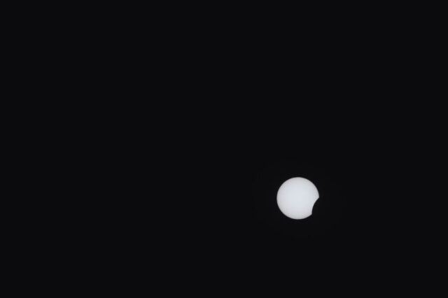 der Mond schiebt sich vor die Sonne